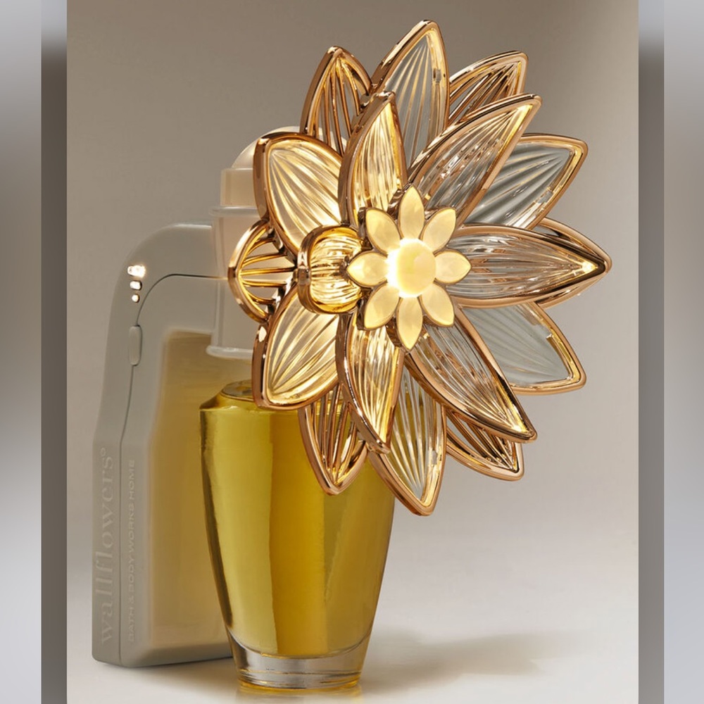 Bath & Body Works Wallflower Open Locus Nightlight Wallflower Plug & Refill - Picture 2 of 6
